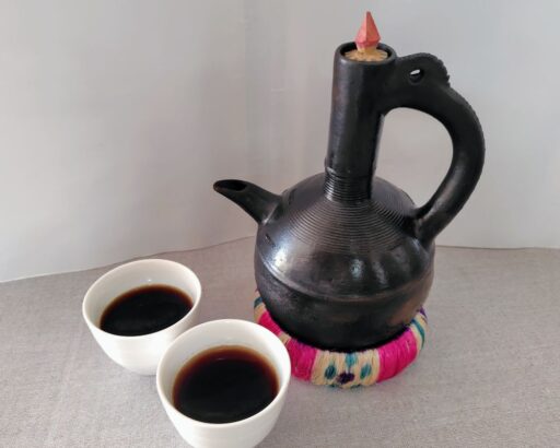 コーヒーを注ぐ