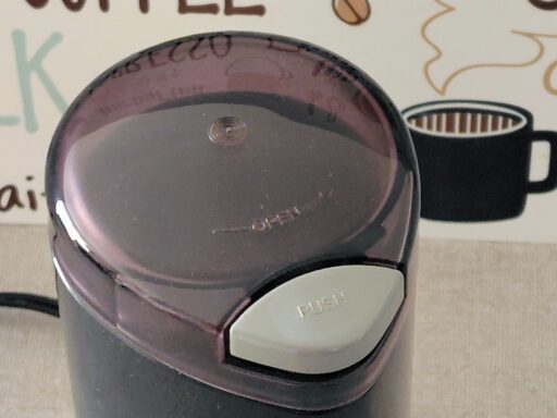 フタとスイッチボタン