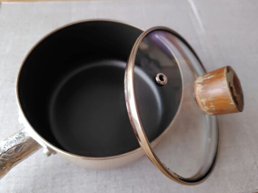 手鍋とフタ