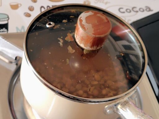 フタの内側にチャフが付き始める