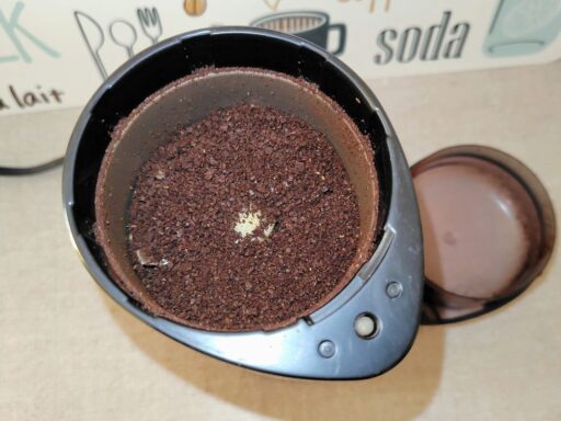 挽き終わったコーヒー粉