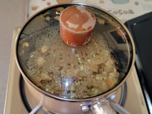 フタの内側にチャフが付き始める