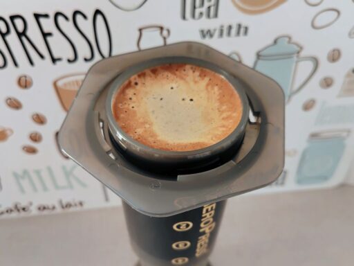 容量いっぱいお湯を注ぐ