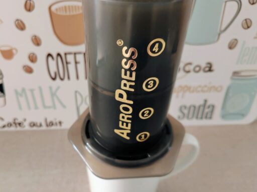 一定の速度を保ってプレスする