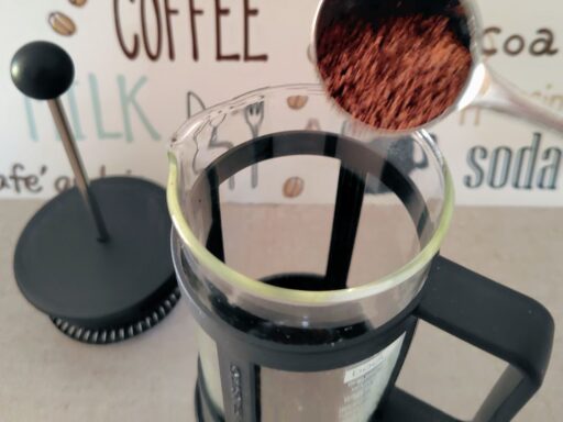 コーヒー粉を入れる