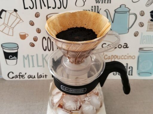 少量のお湯を注いで３０秒ほど蒸らす