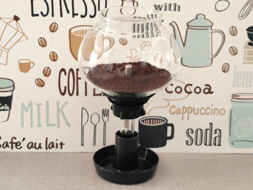 コーヒー粉を上ボールに入れる