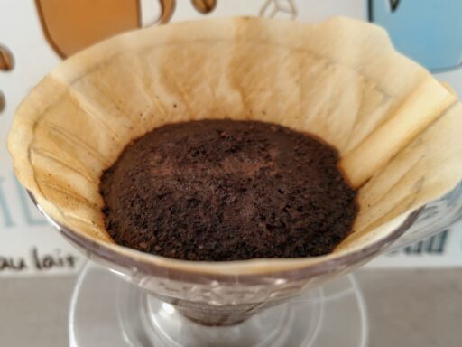 少量のお湯を注いで、しばらくおく。