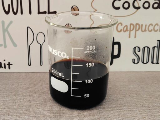 濃厚なコーヒー抽出液(総量の2分の1)