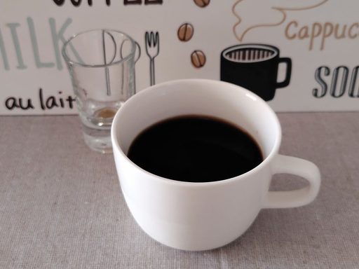 コーヒーをゆっくりと味わう。