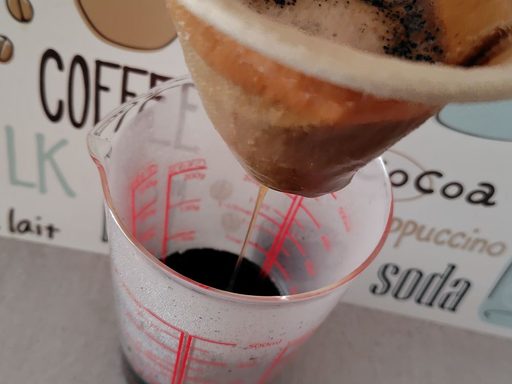 ネルフィルターから抽出液が、落ちていく。